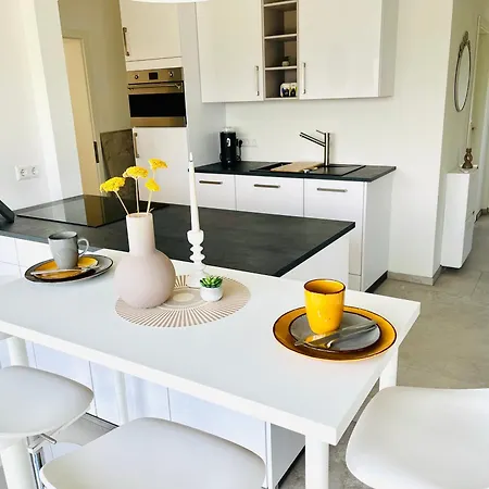 Apartment 55m2 Rabenstein Kids Welcome, Wifi, Privater Parkplatz, Waschmaschine, Babybett, Klimaanlage *