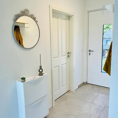 Apartment 55m2 Rabenstein Kids Welcome, Wifi, Privater Parkplatz, Waschmaschine, Babybett, Klimaanlage